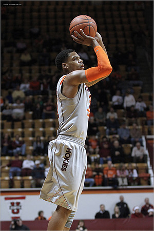 2012.11.27. Iowa (Hawkeyes) at Virginia Tech (Hokies).
