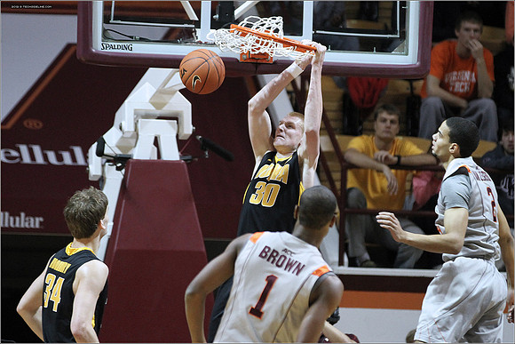 2012.11.27. Iowa (Hawkeyes) at Virginia Tech (Hokies).