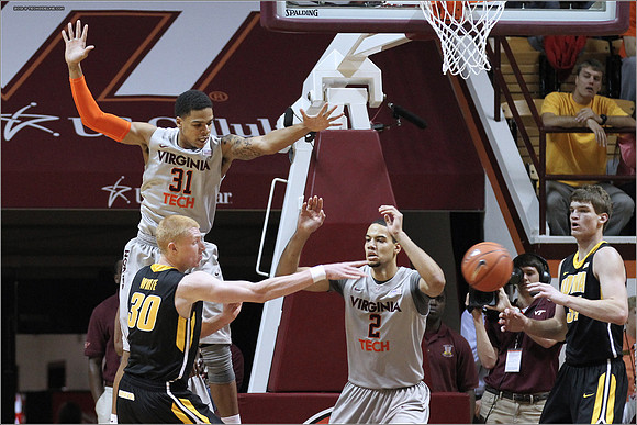 2012.11.27. Iowa (Hawkeyes) at Virginia Tech (Hokies).