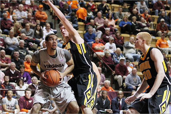 2012.11.27. Iowa (Hawkeyes) at Virginia Tech (Hokies).