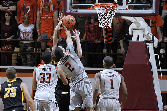 2012.11.27. Iowa (Hawkeyes) at Virginia Tech (Hokies).