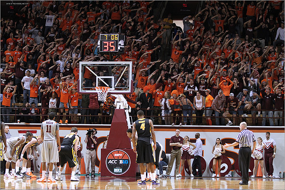 2012.11.27. Iowa (Hawkeyes) at Virginia Tech (Hokies).