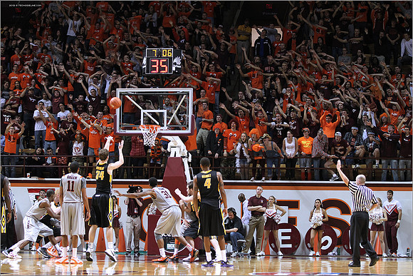 2012.11.27. Iowa (Hawkeyes) at Virginia Tech (Hokies).