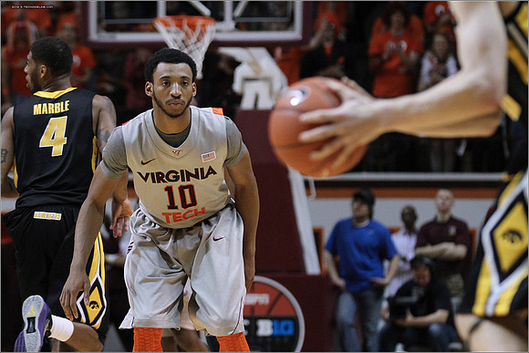 2012.11.27. Iowa (Hawkeyes) at Virginia Tech (Hokies).