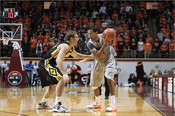 2012.11.27. Iowa (Hawkeyes) at Virginia Tech (Hokies).