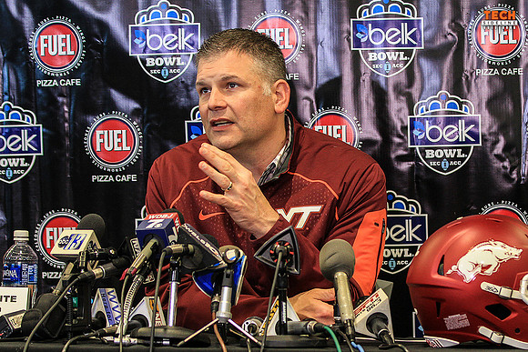2016.12.28. VT vs Arkansas, Belk Bowl.